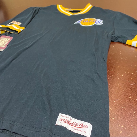 Mitchell And Ness LA Lakers Black Jersey T-Shirt - Picture 2 of 4